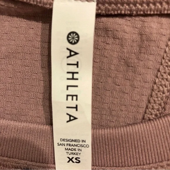 Women’s Athleta Mauve Short Sleeve Workout Top XS - Picture 3 of 3